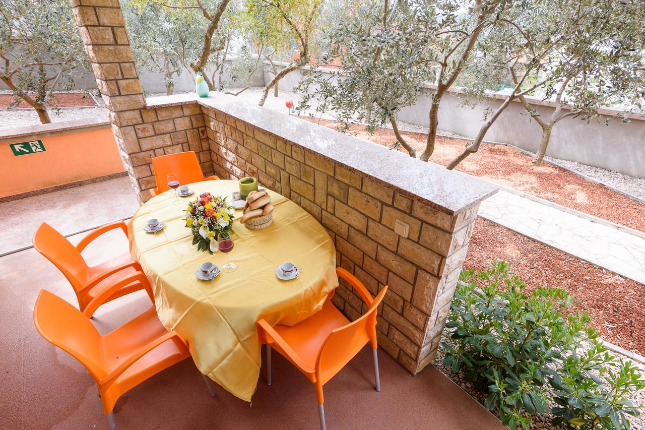 Studio Apartment Maslina Gornji Karin Exterior foto